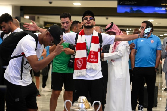 "حبيبي لو زعلان البحر هناك مليان".. شاهد إحتفال جديد من لاعبي الزمالك بالسوبر الإفريقي- فيديو