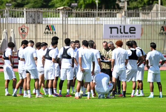 عضو مجلس إدارة الزمالك يظهر في مران اليوم لدعم اللاعبين.. ونجم الفريق يواصل التأهيل