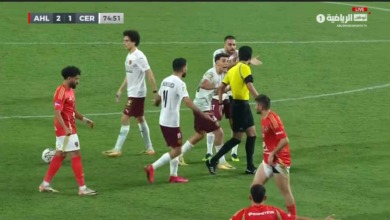 فضيحة جديدة.. حكم مباراة الأهلي وسيراميكا يتجاهل طرد لاعب الأحمر في السوبر المصري - فيديو