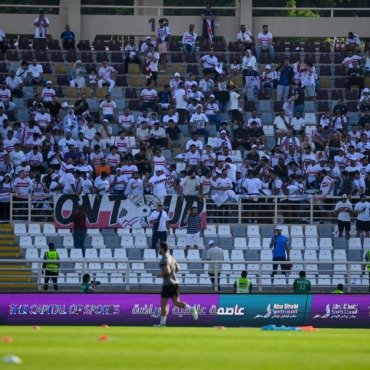 أجواء حماسية في مدرجات الزمالك.. وهتاف لـ شيكابالا يهز أرجاء استاد آل نهيان - فيديو