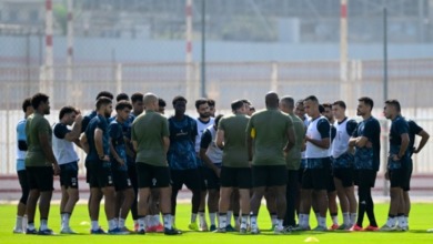 عضو مجلس إدارة الزمالك يجتمع بـ جوميز في مران اليوم.. وثنائي الفريق يواصل التأهيل