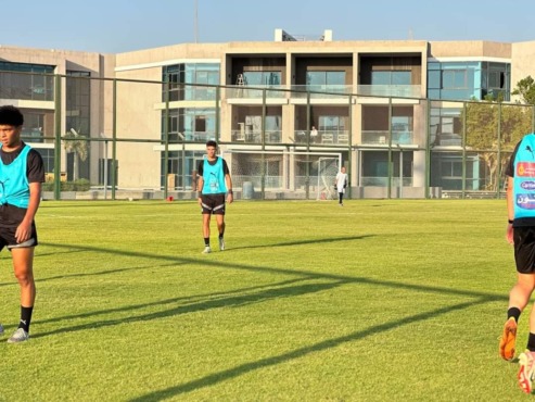 ميكالي يقيم لاعبي منتخب الشباب بهذه الطريقة - صور