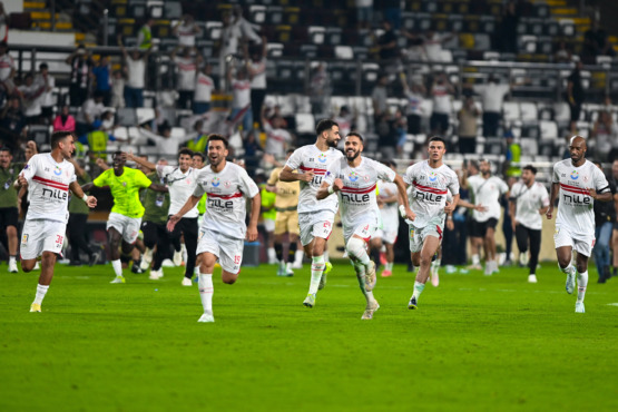 نجم الزمالك يتوج بجائزه أفضل لاعب في بطولة كأس السوبر المصري- صورة