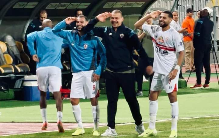 احتفال خاص لـ عبد الواحد السيد وثنائي الزمالك بعد الفوز على سموحة - صورة