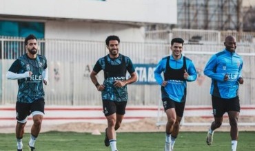 شاهد كواليس مران الزمالك إستعدادًا لمواجهة المصري.. موقف طريف لعبدالله السعيد - فيديو