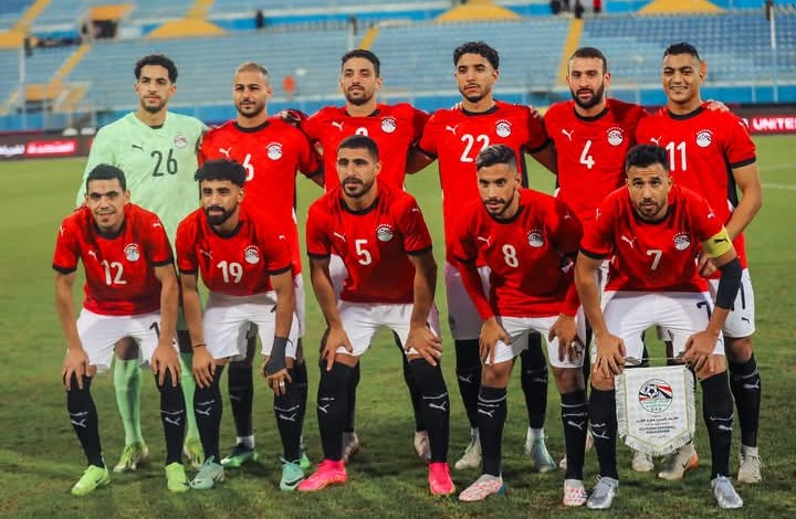 بعد إرتباط اسمه بالأحمر.. لاعب منتخب مصر يوضح موقفه من اللعب للزمالك والأهلي