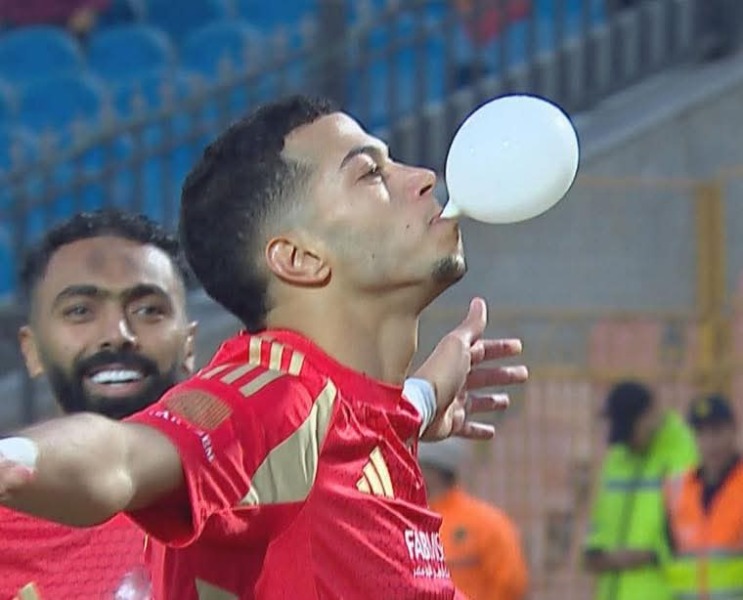 احمد الطيب يشبه امام عاشور بهذه المطربة !! - صورة