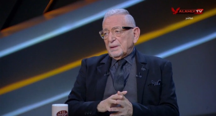 تعليق صادم من القيعي على هجوم عمرو أديب و الغندور وميدو ضد البنا بعد فضيحة مباراة الأهلي وبيراميدز !! - فيديو 1 تعليق صادم من القيعي على هجوم عمرو أديب و الغندور وميدو ضد البنا بعد فضيحة مباراة الأهلي وبيراميدز !! - فيديو