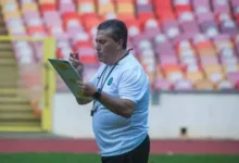 بيسيرو يُصدر تعليماته لبعض لاعبي الزمالك بعد التعادل أمام بتروجيت بالدوري