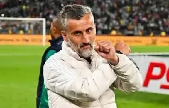 شوبير يُعلق على غضب ريفيرو ويوضح موقفه من لاعبي الأهلي!! فيديو 1 شوبير يُعلق على غضب ريفيرو ويوضح موقفه من لاعبي الأهلي!! فيديو