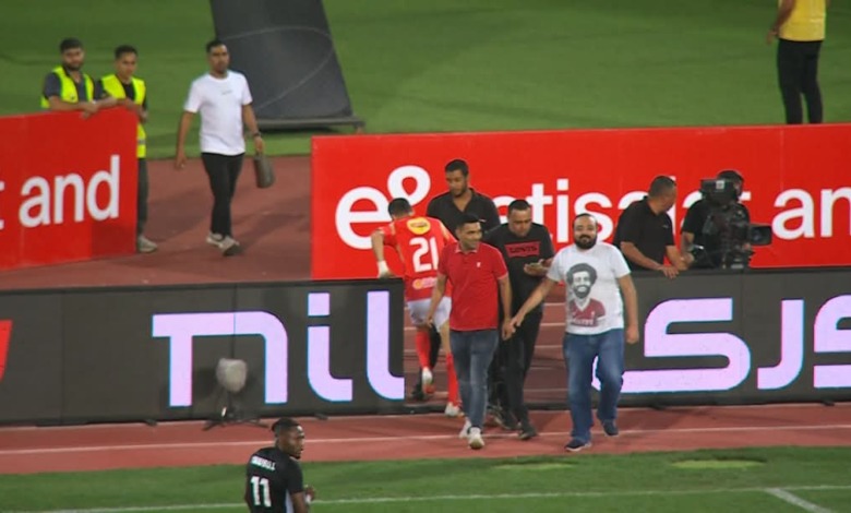 معلول يخلع التشيرت ويغادر غاضبا.. إعلامي يعلن كواليس مثيرة في الأهلي 1 معلول يخلع التشيرت ويغادر غاضبا.. إعلامي يعلن كواليس مثيرة في الأهلي