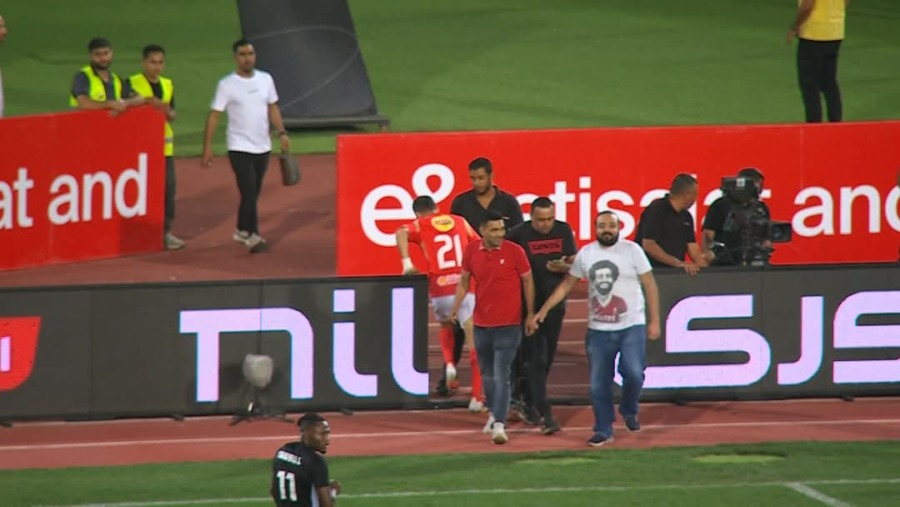 معلول يخلع التشيرت ويغادر غاضبا.. إعلامي يعلن كواليس مثيرة في الأهلي