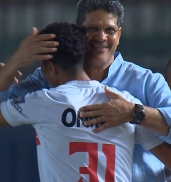 الرمادي يفاجئ الجميع بتصريحات نارية عن الوضع داخل الزمالك بعد لقاء بتروجيت 1 الرمادي يفاجئ الجميع بتصريحات نارية عن الوضع داخل الزمالك بعد لقاء بتروجيت