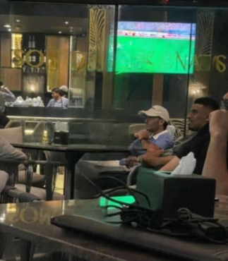 ظهور مفاجئ لزيزو في ليلة حسم الدوري المصري بين الأهلي وبيراميدز