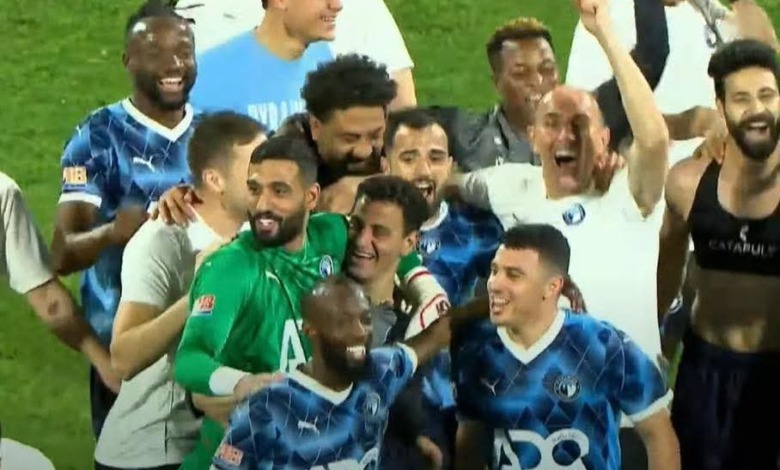 شاهد - احتفالات بيراميدز بالدوري على انغام المسرحيه ميه ميه - فيديو 1 شاهد - احتفالات بيراميدز بالدوري على انغام المسرحيه ميه ميه - فيديو