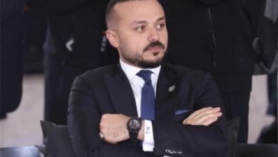 عضو إدارة الأهلي يواصل استفزاز جماهير الزمالك بتعليق غير مسؤول عن إعلان راعي الأحمر!! صورة
