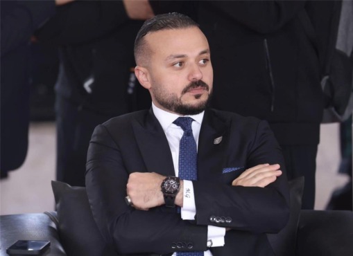 عضو إدارة الأهلي يواصل استفزاز جماهير الزمالك بتعليق غير مسؤول عن إعلان راعي الأحمر!! صورة 1 عضو إدارة الأهلي يواصل استفزاز جماهير الزمالك بتعليق غير مسؤول عن إعلان راعي الأحمر!! صورة