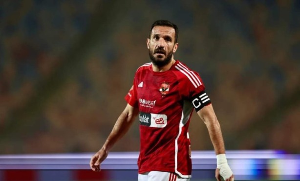 أول خطوة بعد الوداع.. علي معلول يكشف موقفه من الاعتزال ويرسم ملامح مستقبله 1 أول خطوة بعد الوداع.. علي معلول يكشف موقفه من الاعتزال ويرسم ملامح مستقبله