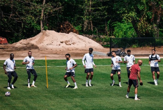 إصابة جديدة تضرب الأهلي قبل مواجهة بورتو.. غياب اهم لاعب في الفريق 1 إصابة جديدة تضرب الأهلي قبل مواجهة بورتو.. غياب اهم لاعب في الفريق