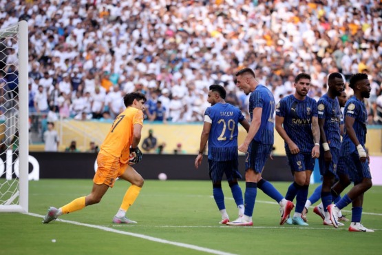 تعليق ناري من عمرو اديب على مباراة ريال مدريد والهلال .. شرف الكرة العربيه بجد 1 تعليق ناري من عمرو اديب على مباراة ريال مدريد والهلال .. شرف الكرة العربيه بجد