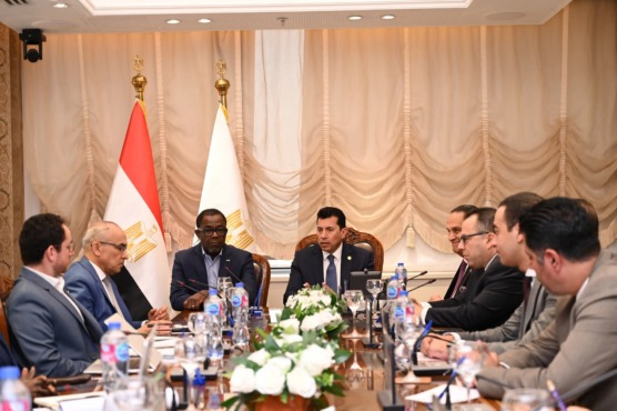 بسبب نقل مقر الكاف من القاهرة .. وزير الشباب والرياضة يجتمع مع مسؤولين الاتحاد الافريقي 1 بسبب نقل مقر الكاف من القاهرة .. وزير الشباب والرياضة يجتمع مع مسؤولين الاتحاد الافريقي