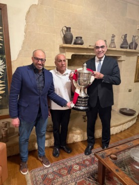 زيارة خاصة لرئيس الزمالك بعد التتويج.. ولفتة تقدير من مجلس الإدارة 1 زيارة خاصة لرئيس الزمالك بعد التتويج.. ولفتة تقدير من مجلس الإدارة