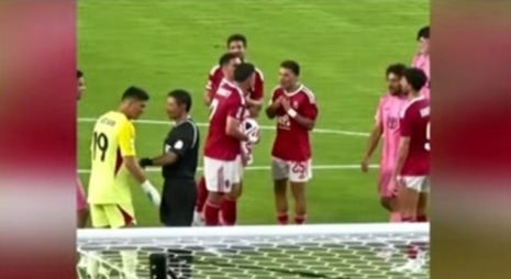 أمير هشام يفجرها: الأهلي كان سيعاقب تريزيجيه حتى لو سجل ركلة الجزاء! 1 أمير هشام يفجرها: الأهلي كان سيعاقب تريزيجيه حتى لو سجل ركلة الجزاء!