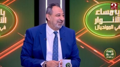 مدير رياضي؟ مدير كرة؟ عبدالغني ساخرًا: أنا مش فاهم مين بيدير الأهلي وزيزو عقده كده ازاي