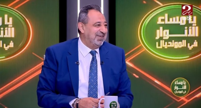 مدير رياضي؟ مدير كرة؟ عبدالغني ساخرًا: أنا مش فاهم مين بيدير الأهلي وزيزو عقده كده ازاي 1 مدير رياضي؟ مدير كرة؟ عبدالغني ساخرًا: أنا مش فاهم مين بيدير الأهلي وزيزو عقده كده ازاي