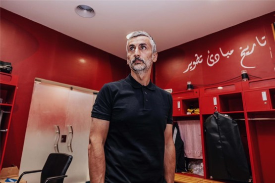 "انفجار مبكر في الأهلي".. ريبيرو يصطدم بمحمد يوسف ويمنعه من الاقتراب من اللاعبين! 1 "انفجار مبكر في الأهلي".. ريبيرو يصطدم بمحمد يوسف ويمنعه من الاقتراب من اللاعبين!