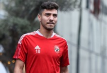 والد محمد شريف يكشف عن العروض التي تلقاها نجله قبل عودته رسميًا لـ الأهلي!