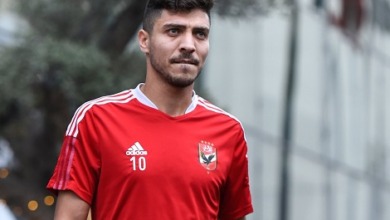 والد محمد شريف يكشف عن العروض التي تلقاها نجله قبل عودته رسميًا لـ الأهلي!