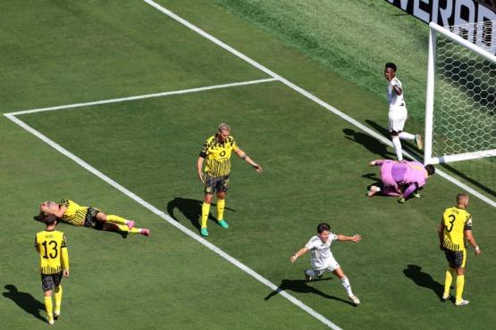 في اللحظة القاتلة.. ريال مدريد يهرب من كمين دورتموند ويضرب موعدًا ناريًا مع باريس! 1 في اللحظة القاتلة.. ريال مدريد يهرب من كمين دورتموند ويضرب موعدًا ناريًا مع باريس!