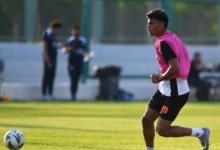 مفاجأة وكواليس جلسة جوان إدوارد مع محمد السيد من أجل التجديد لـ الزمالك! فيديو 3 مفاجأة وكواليس جلسة جوان إدوارد مع محمد السيد من أجل التجديد لـ الزمالك! فيديو