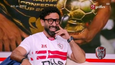 لحظة تاريخية.. إبراهيم فايق يرتدي قميص شيكابالا على الهواء: "شرف عظيم ليا"
