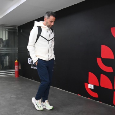 فرمان من يانيك فيريرا للاعبي الزمالك بعد الفوز على فاركو 1 فرمان من يانيك فيريرا للاعبي الزمالك بعد الفوز على فاركو