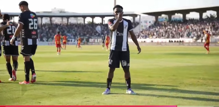 موتيابا يبدع في تونس.. هدف عالمي في ظهوره الأول مع الصفاقسي 1 موتيابا يبدع في تونس.. هدف عالمي في ظهوره الأول مع الصفاقسي