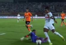 قرار مفاجئ يهز اتحاد الكرة بسبب حكم مباراة الزمالك وفاركو
