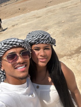 محترف الزمالك يزور الأهرامات برفقة أسرته - صورة