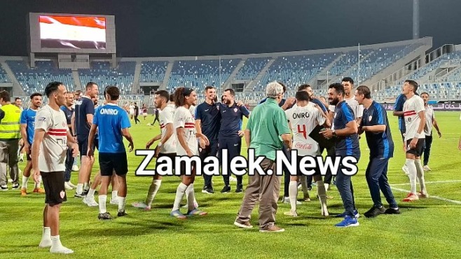 شاهد احتفال لاعبي الزمالك مع الجماهير بعد الفوز أمام سيراميكا وظهور خاص للصفقة الجديدة- فيديو وصور