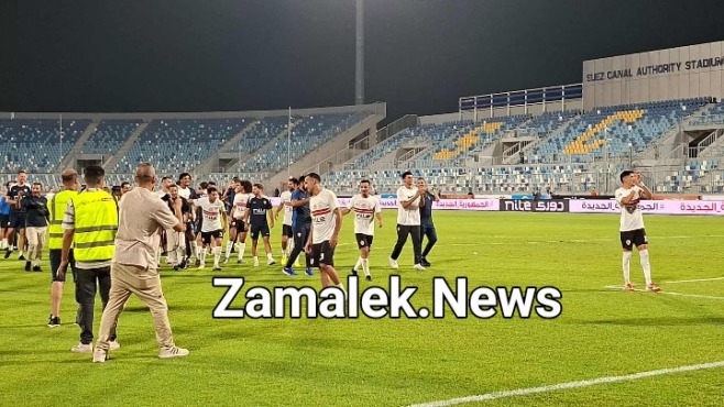 شاهد احتفال لاعبي الزمالك مع الجماهير بعد الفوز أمام سيراميكا وظهور خاص للصفقة الجديدة- فيديو وصور