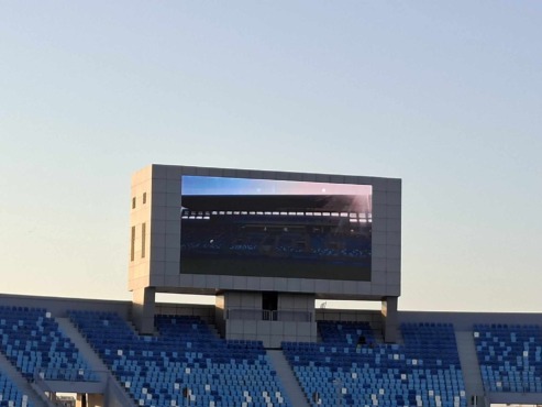 شاهد إستعدادات ستاد هيئة قناة السويس لاستضافة مباراة الزمالك وسيراميكا في افتتاح الدوري- صور