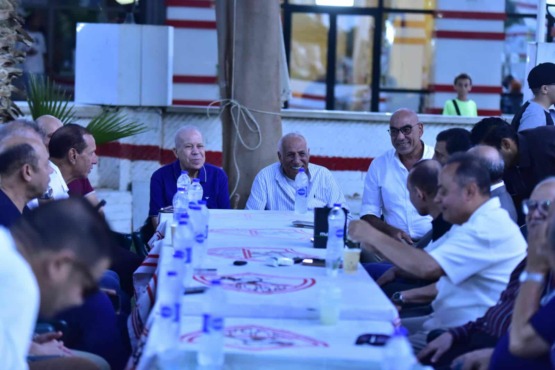 أبرزهم أبورجيلة.. إجتماع طارئ بين مجلس إدارة الزمالك ورموز النادي بشأن سحب أرض6 أكتوبر ومناشدات للرئيس-صورة