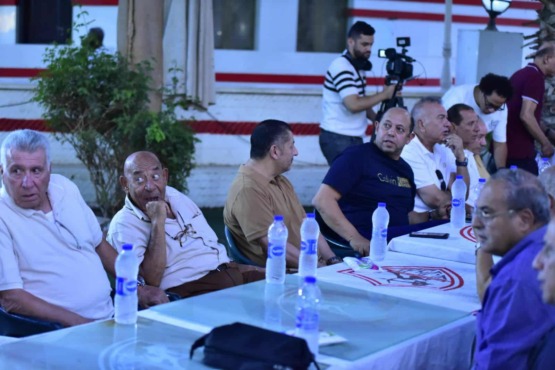 أبرزهم أبورجيلة.. إجتماع طارئ بين مجلس إدارة الزمالك ورموز النادي بشأن سحب أرض6 أكتوبر ومناشدات للرئيس-صورة