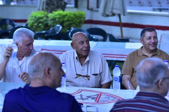 أبرزهم أبورجيلة.. إجتماع طارئ بين مجلس إدارة الزمالك ورموز النادي بشأن سحب أرض6 أكتوبر ومناشدات للرئيس-صورة