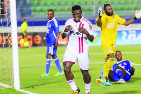 وفاة لاعب الزمالك السابق رزاق أموتويوسي بعد سلسلة من الكوارث الشخصية