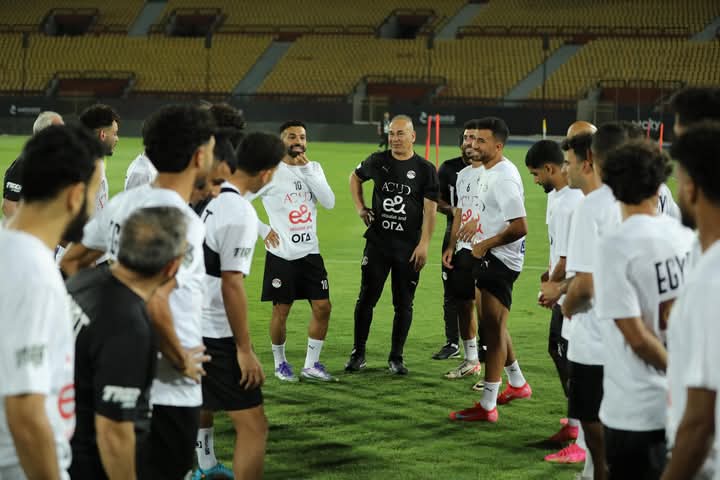 إحتفال خاص من لاعبي منتخب مصر بمحمد صلاح.. طالع التفاصيل - صورة