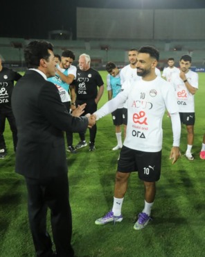 تفاصيل زيارة وزير الرياضة وهاني أبوريدة لمران منتخب مصر - صورة 1 تفاصيل زيارة وزير الرياضة وهاني أبوريدة لمران منتخب مصر - صورة
