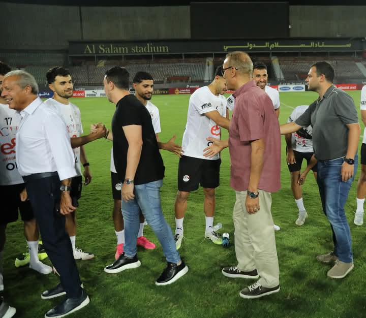 تفاصيل زيارة وزير الرياضة وهاني أبوريدة لمران منتخب مصر - صورة