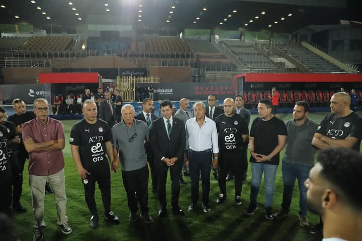 تفاصيل زيارة وزير الرياضة وهاني أبوريدة لمران منتخب مصر - صورة